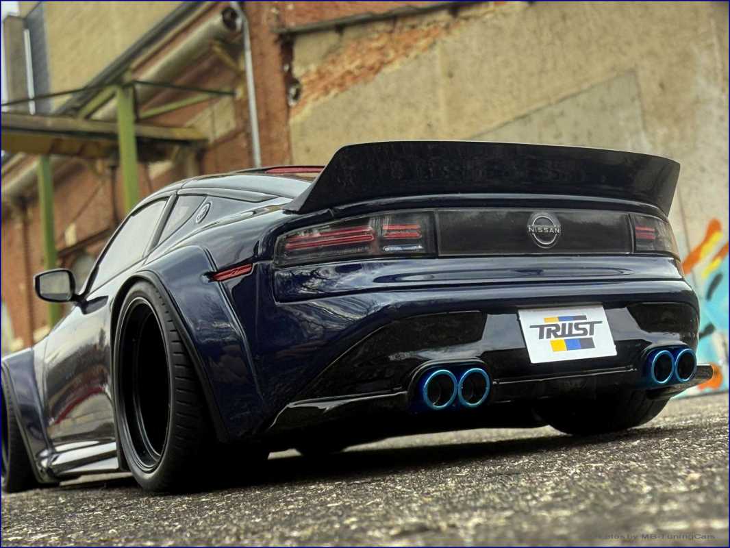 1:18 Nissan Fairlady Z - DarkBlue - Pandem Breitbau inkl. OVP